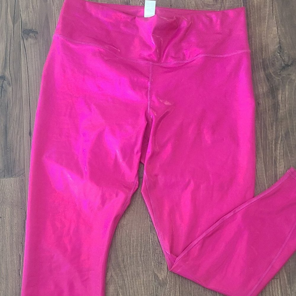 NWOT Iridescent Pink Fabletics Leggings